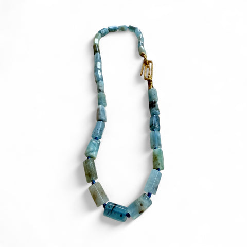 Necklace with blue Aquamarine tube shape stones on a white background inamullumani 