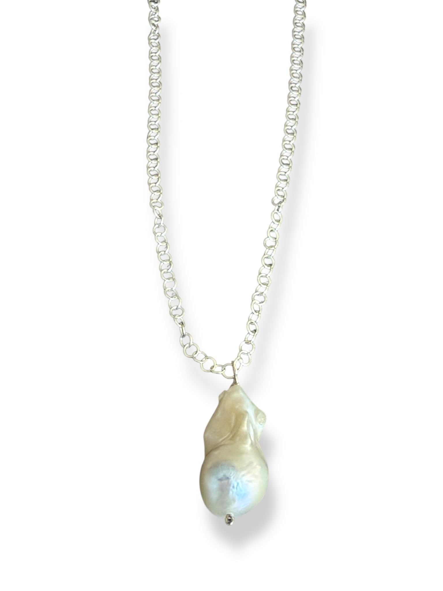 Pearl necklace on a white background inamullumani 