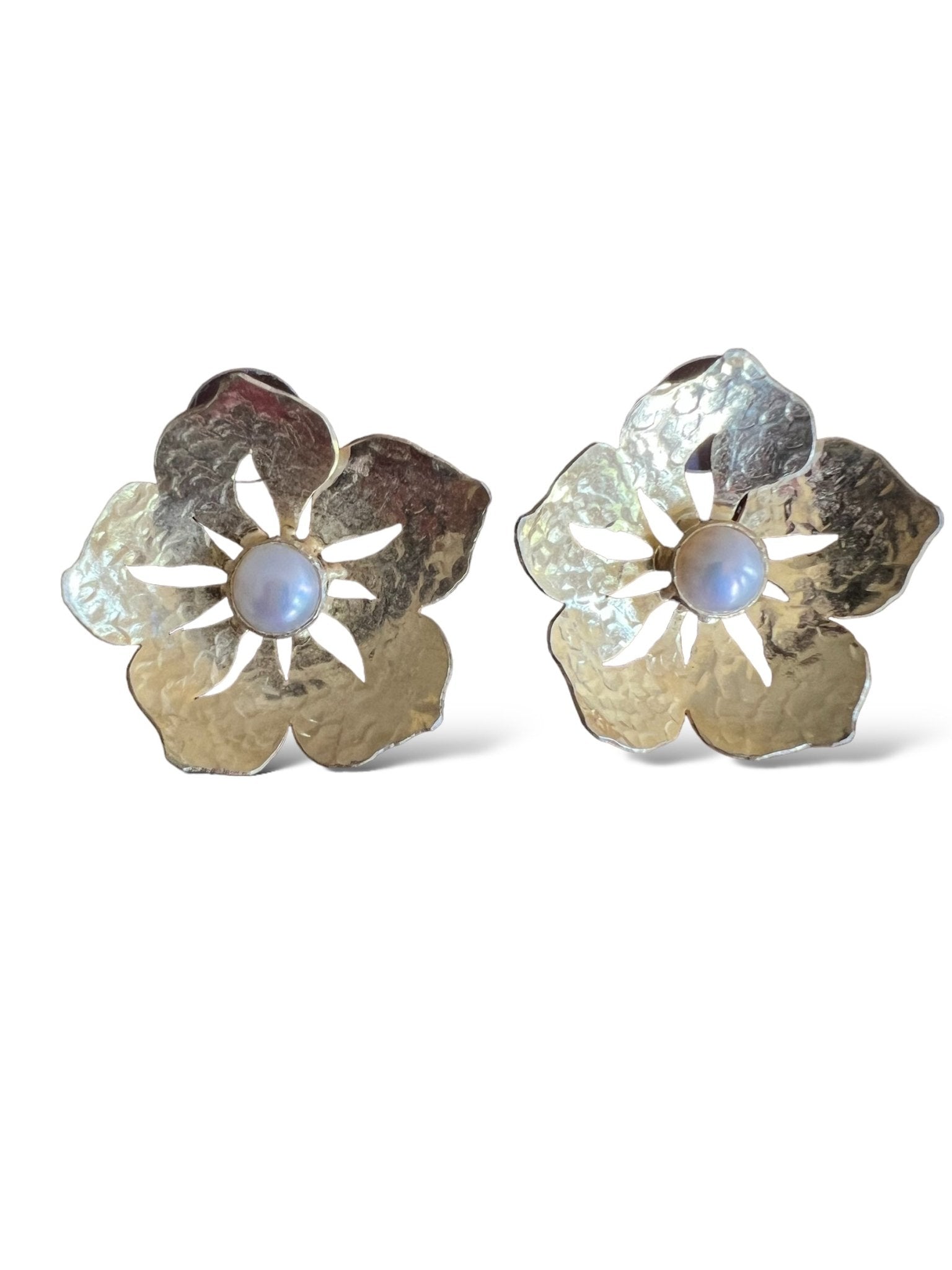 Jasmine with pearl center - InamullumaniEarrings