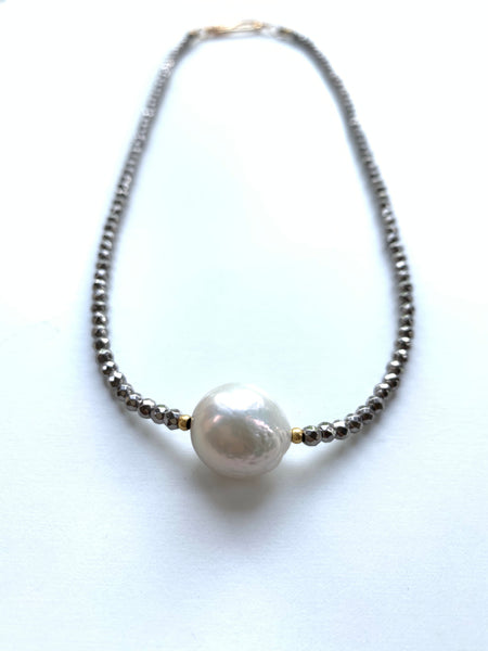 White baroque pearl necklace 