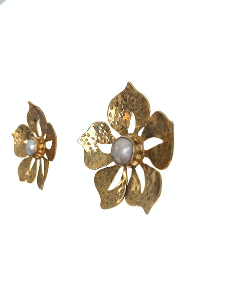 Jasmine with pearl center - InamullumaniEarrings